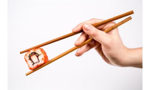 Як правильно тримати палички для суші